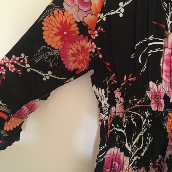 V Christina Blouse w/Cinched Elastic at Waist - Picture 6 of 8